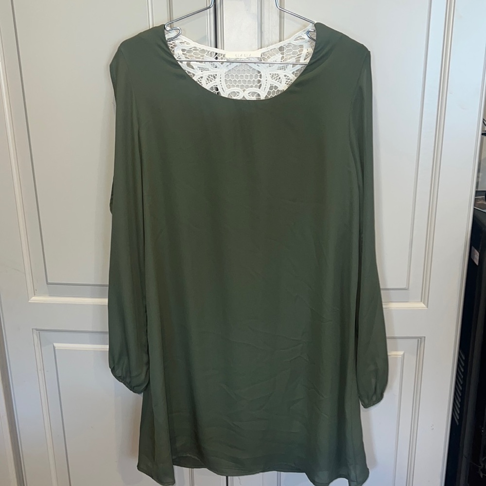 Illa Illa green tunic with lace back and slit long sleeves